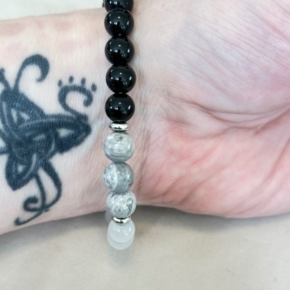 White Cats Eye, Black Onyx & Picasso Jasper stretchy beaded bracelet. 7-8mm - Picture 9 of 16